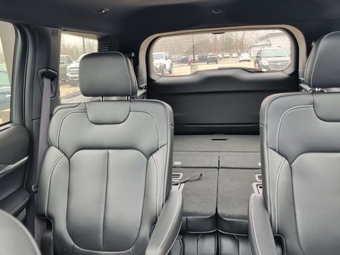 Used 2025 Jeep Grand Cherokee L Limited w/ Luxury Tech Group II AWD/4WD image 19