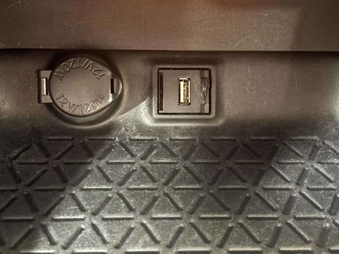 Used 2021 Toyota RAV4 LE FWD image 34