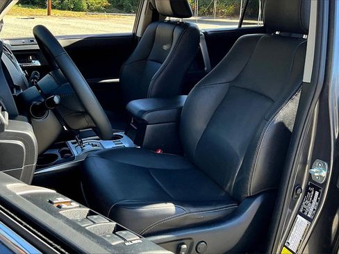 Used 2022 Toyota 4Runner Limited image 19