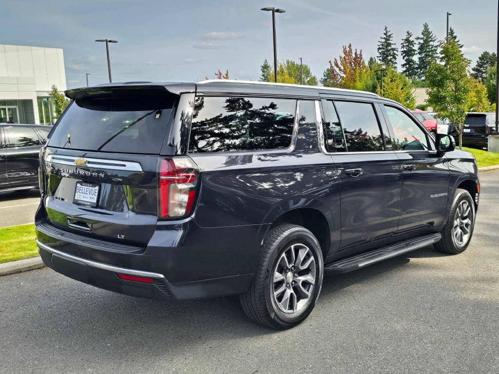 Used 2022 Chevrolet Suburban LT w/ Luxury Package AWD/4WD image 5
