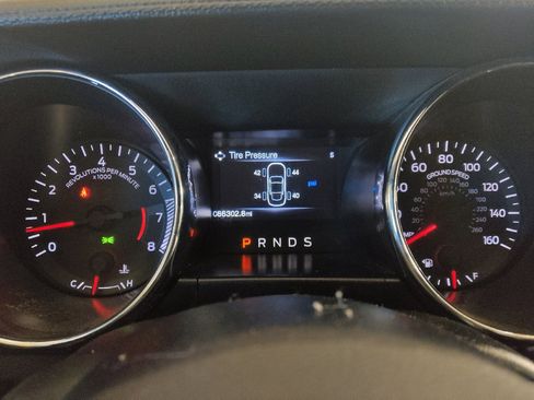 Used 2016 Ford Mustang Coupe RWD image 23