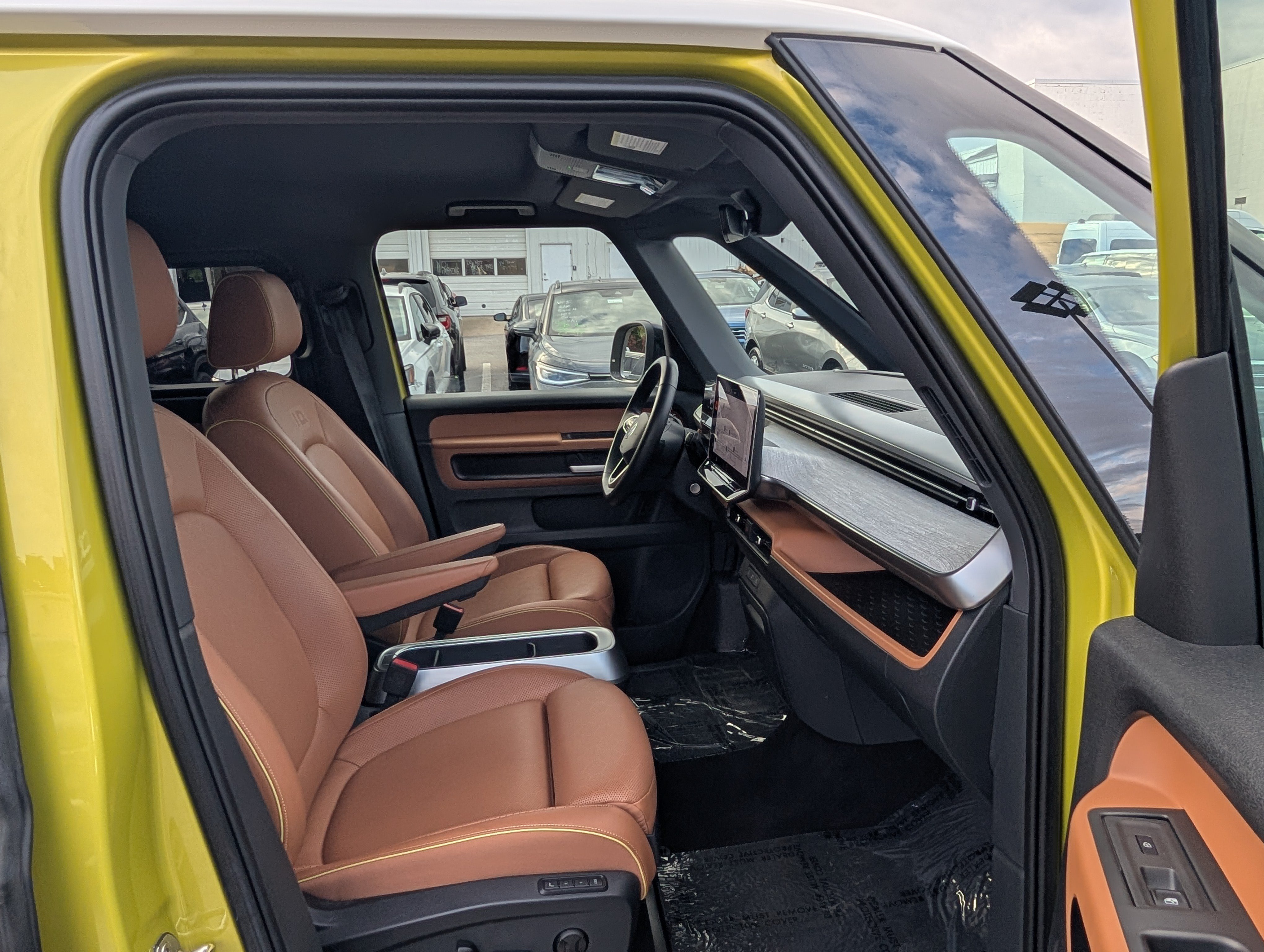 Used 2025 Volkswagen ID. Buzz Pro S Plus RWD image 11