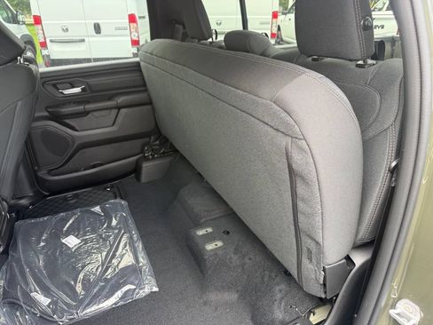 New 2026 RAM 1500 Express AWD/4WD image 32