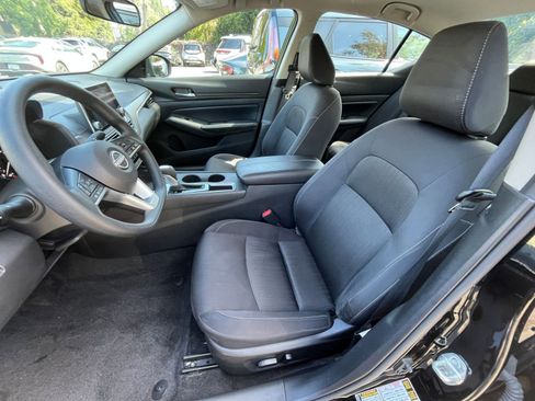Used 2025 Nissan Altima 2.5 SV FWD image 25