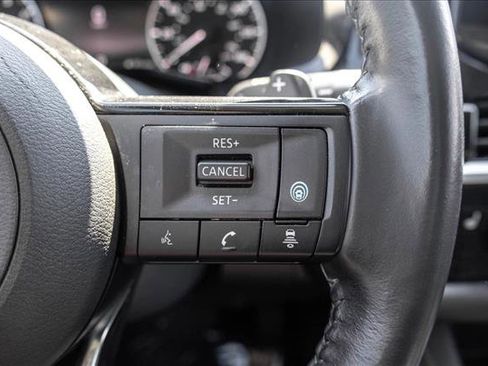 Used 2022 Nissan Pathfinder SV AWD/4WD image 16