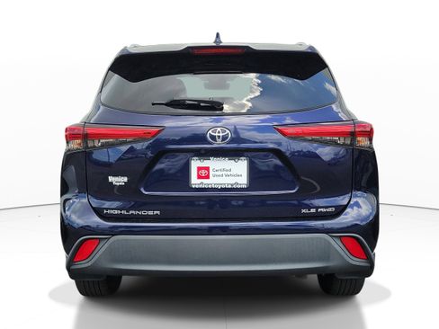 Certified 2021 Toyota Highlander XLE AWD/4WD image 6