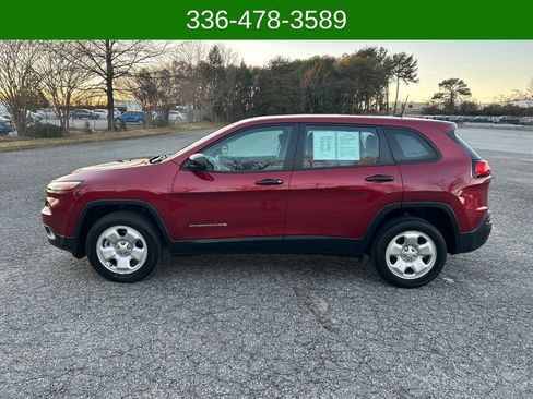 Used 2017 Jeep Cherokee Sport image 2
