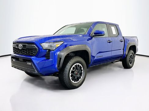 Used 2025 Toyota Tacoma TRD Off-Road AWD/4WD image 3