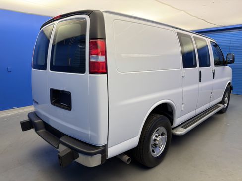Used 2024 Chevrolet Express 2500 w/ Driver Convenience Package image 7