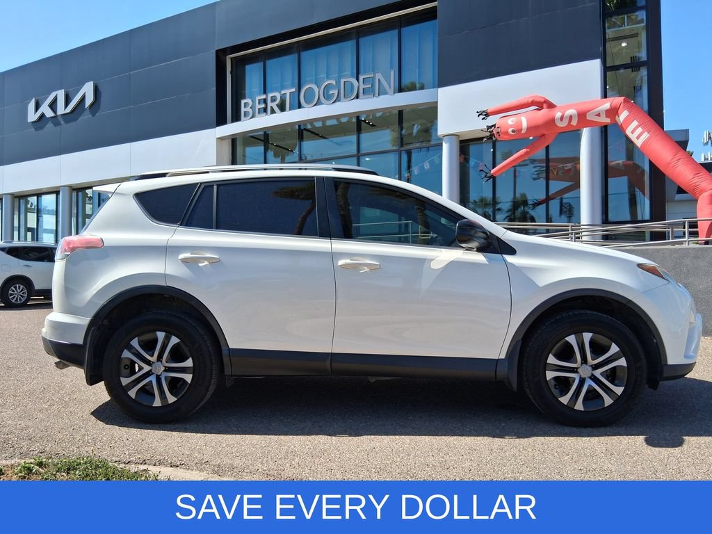 Used 2018 Toyota RAV4 LE FWD image 4