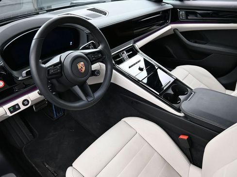 Certified 2025 Porsche Panamera 4 AWD/4WD image 4