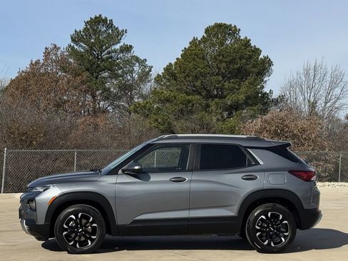 Used 2021 Chevrolet TrailBlazer LT image 3