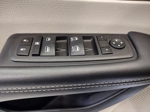 Used 2023 Chrysler Voyager LX FWD image 20