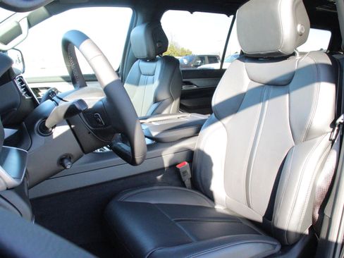 New 2026 Jeep Grand Wagoneer Limited image 5