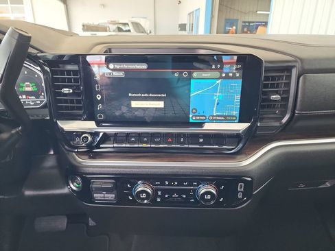 Used 2025 GMC Sierra 1500 SLT AWD/4WD image 25