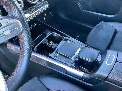 Used 2023 Mercedes-Benz GLB 250 image 17