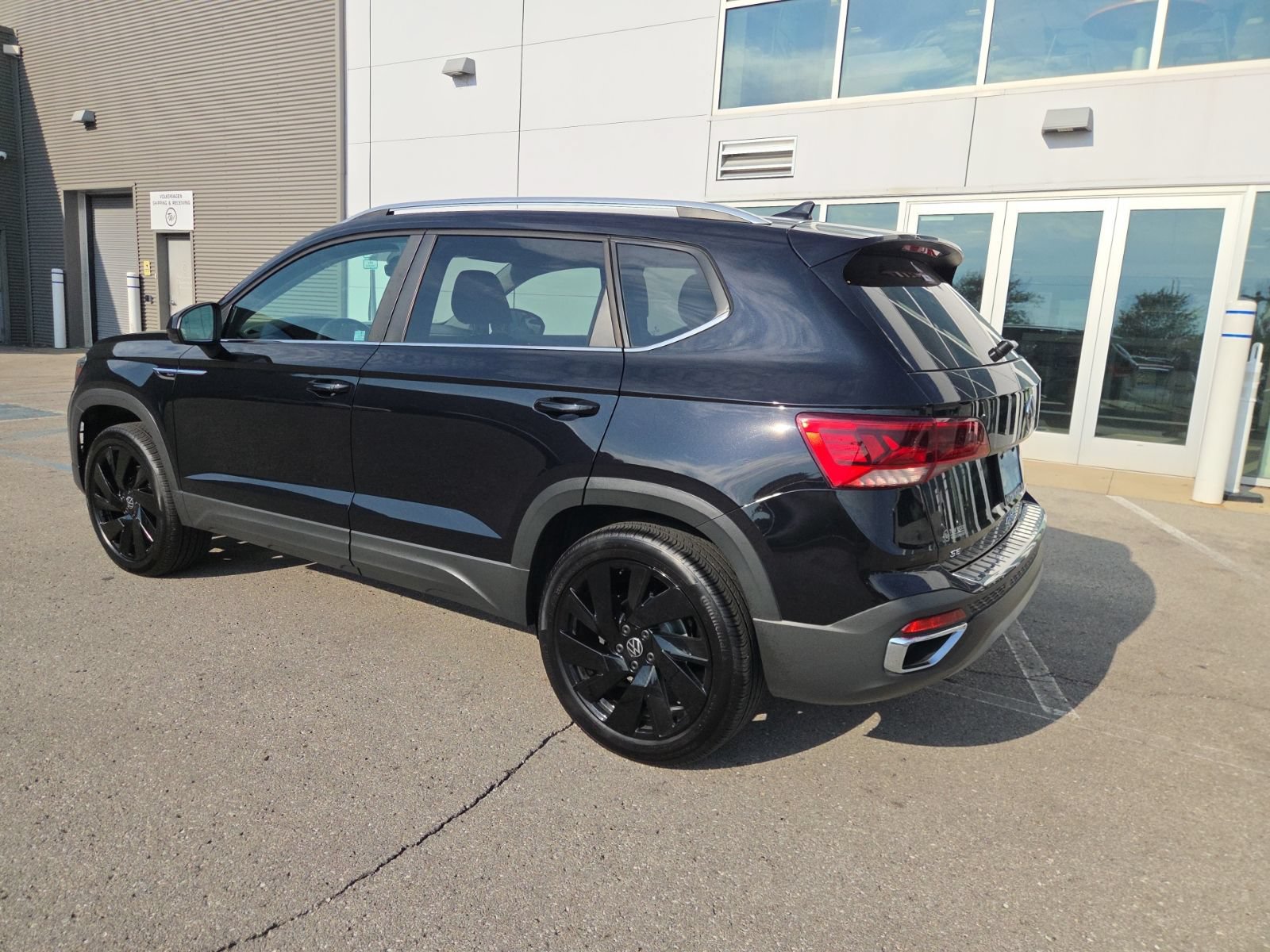 Certified 2024 Volkswagen Taos SE w/ Black Wheel Plus Package AWD/4WD image 9