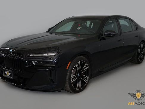 Used 2023 BMW 740i image 3