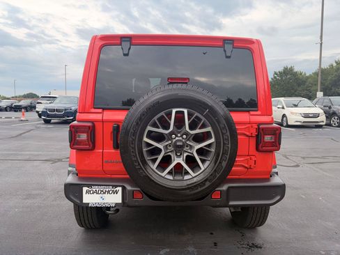 Used 2026 Jeep Wrangler Unlimited Sahara AWD/4WD image 4