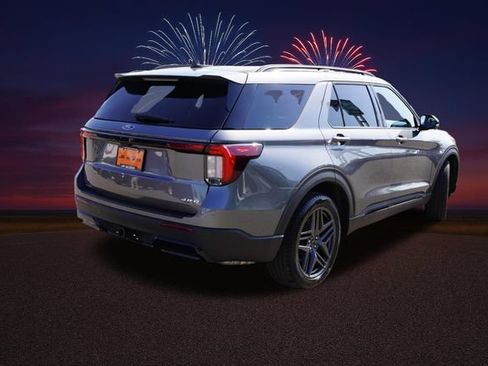 Used 2025 Ford Explorer ST-Line w/ ST-Line Street Pack AWD/4WD image 5