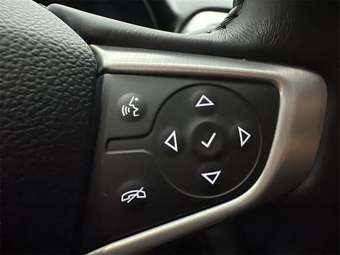 Used 2017 GMC Acadia SLE image 23