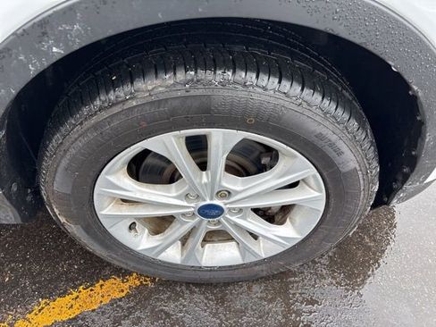 Used 2019 Ford Escape SE image 14