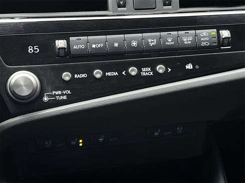 Used 2023 Lexus ES 300h w/ Premium Package image 18