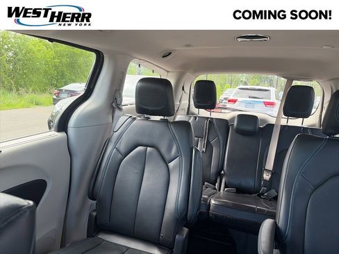 Used 2021 Chrysler Pacifica Touring-L w/ Uconnect Theater Family Group AWD/4WD image 10