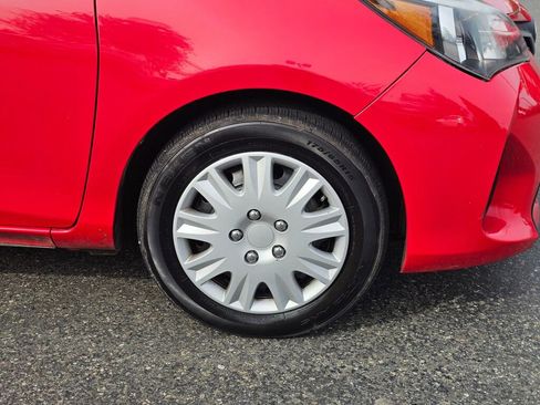 Used 2015 Toyota Yaris L image 9