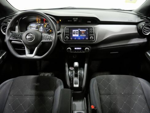 Used 2018 Nissan Kicks SV image 10