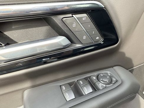 Used 2025 Chevrolet Suburban Z71 w/ Comfort Package image 19