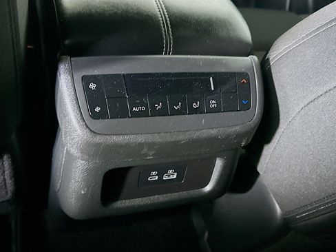 Used 2024 Nissan Pathfinder SV image 26