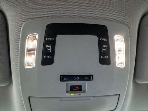 Used 2024 Toyota Sienna LE image 21