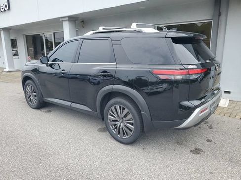 Certified 2024 Nissan Pathfinder SL w/ SL Premium Package FWD image 2