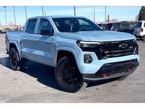Used 2025 Chevrolet Colorado Z71 w/ Technology Package image 2