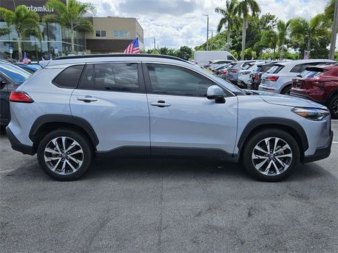 Used 2024 Toyota Corolla Cross XLE image 11