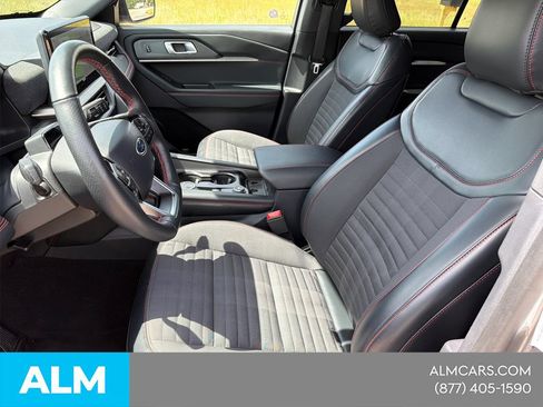 Used 2025 Ford Explorer ST-Line w/ ST-Line Street Pack AWD/4WD image 11
