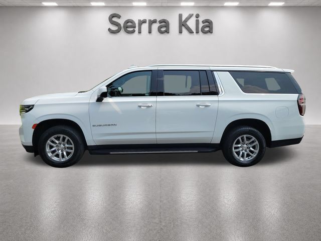 Used 2024 Chevrolet Suburban LT RWD image 2