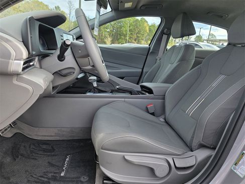 Certified 2025 Hyundai Elantra Sport image 12