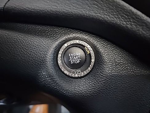 Used 2020 Jeep Cherokee Limited w/ Luxury Group image 12