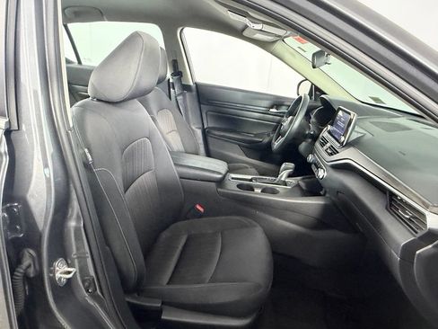 Used 2025 Nissan Altima 2.5 SV FWD image 26