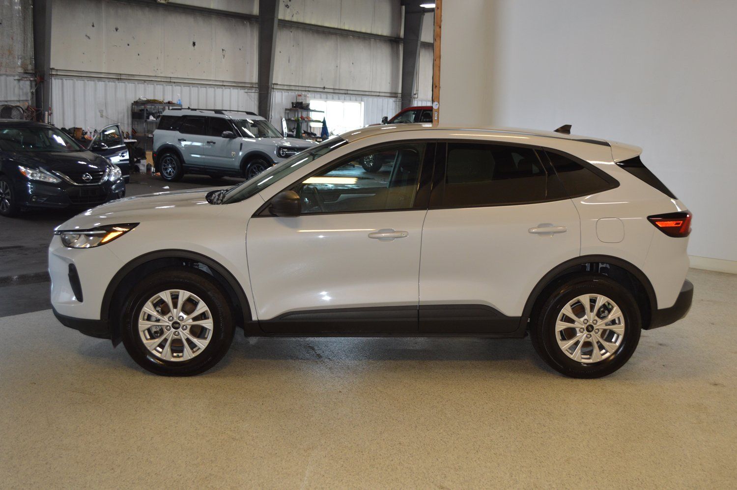 Used 2025 Ford Escape Active AWD/4WD image 6