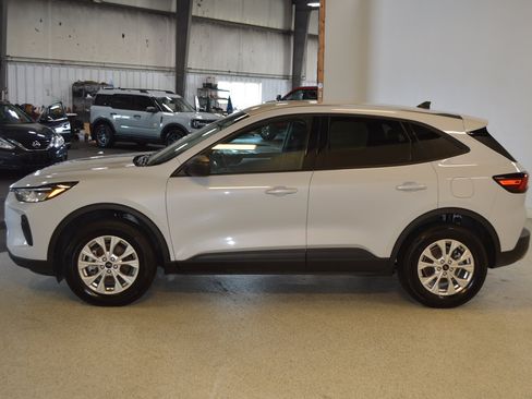 Used 2025 Ford Escape Active AWD/4WD image 6