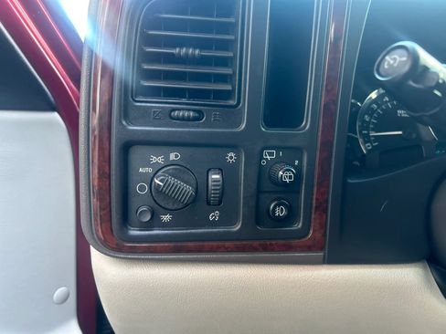 Used 2005 Cadillac Escalade AWD image 10