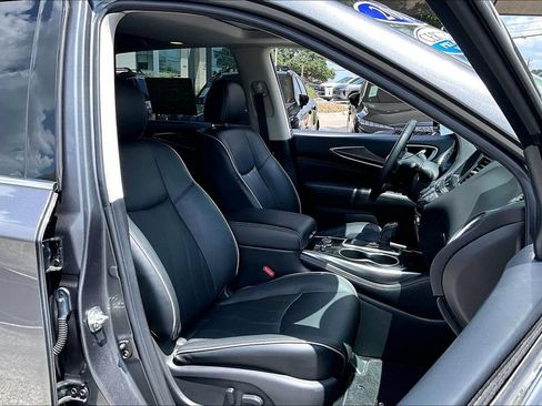 Used 2019 INFINITI QX60 Luxe w/ Essential Package FWD image 9