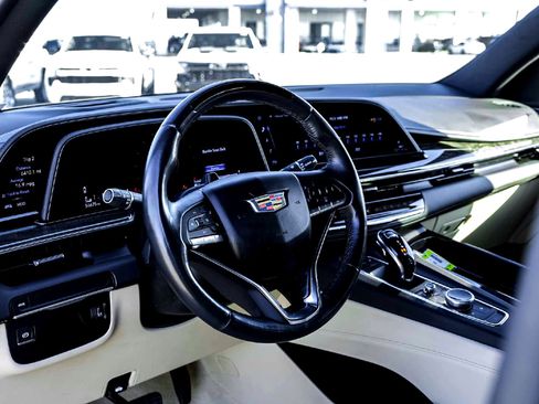 Used 2024 Cadillac Escalade Premium Luxury image 15