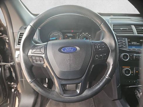 Used 2019 Ford Explorer XLT FWD image 12