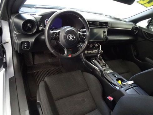 Used 2023 Toyota GR86 RWD image 3