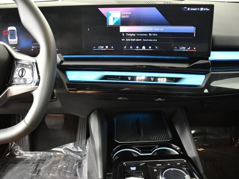 Used 2025 BMW i5 eDrive40i image 15