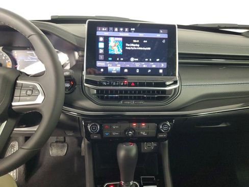 Used 2025 Jeep Compass Latitude w/ Altitude Special Edition image 16